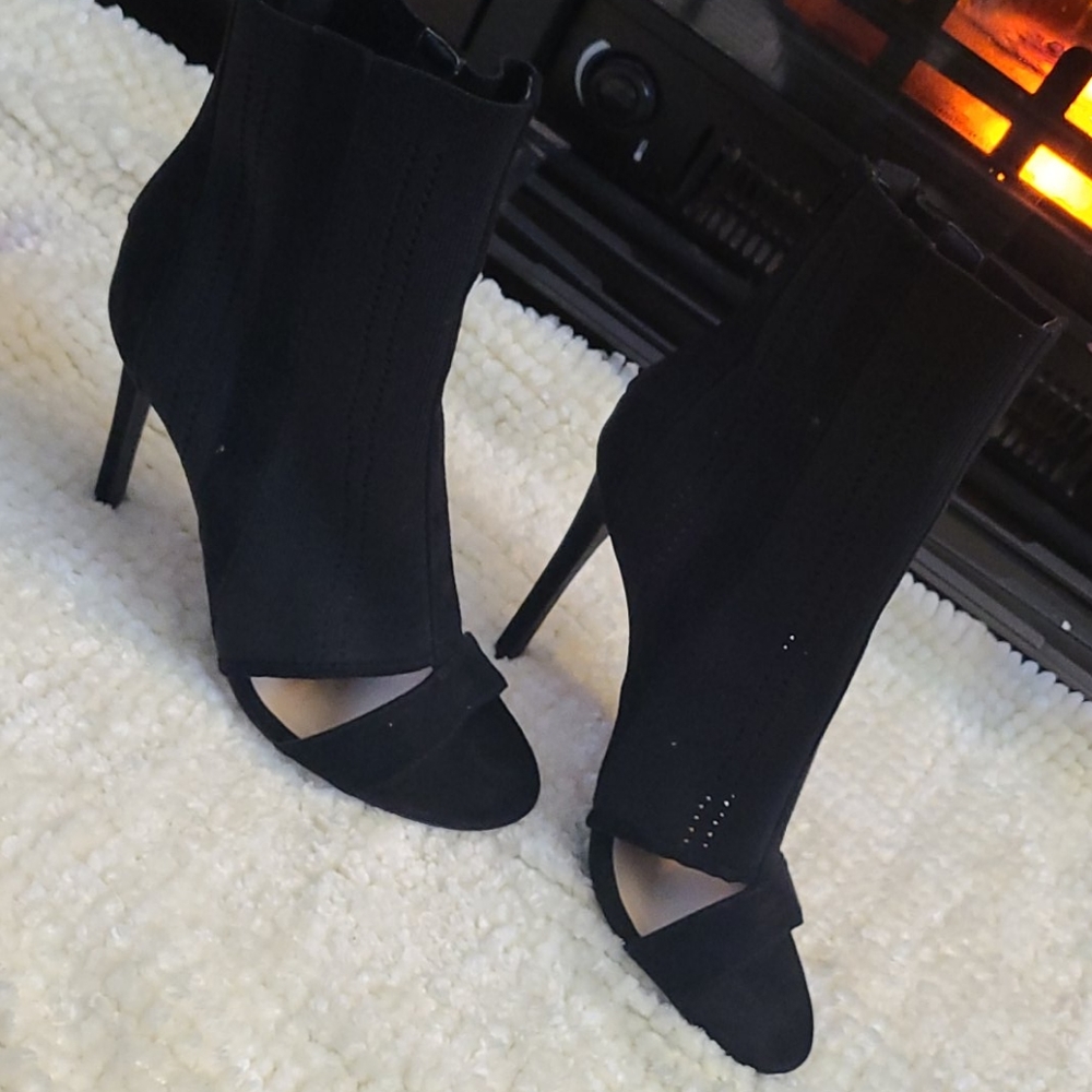Shoes - Picture 2 of 6